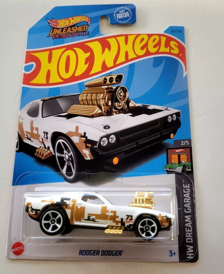 Hot Wheels Rodger Dodger White #32 - 2023 HW Dream Garage
